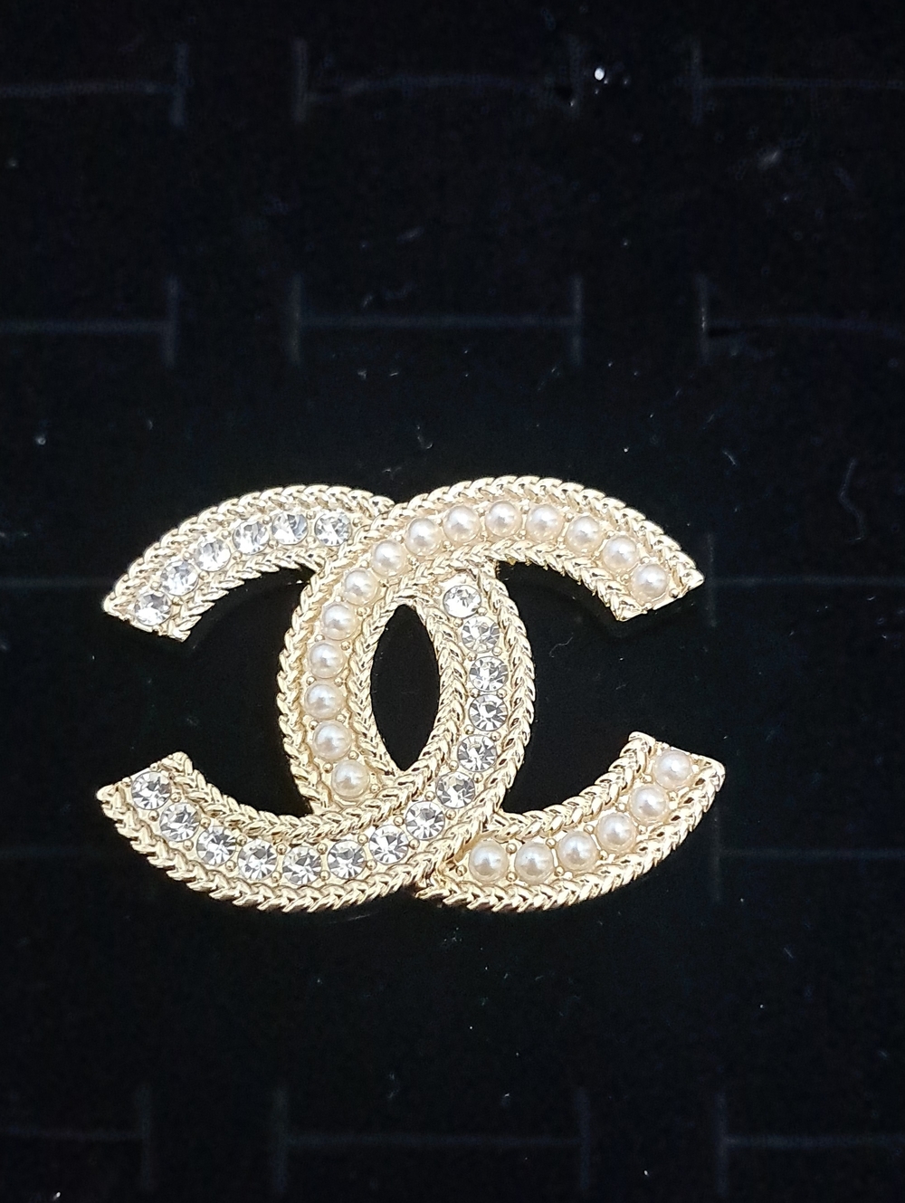 Fashion Jewlary Gold Tone Pearl & Crystal CC Brooch